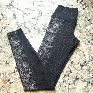 Lululemon Wunder Under Nulux Crop Legging - Limited Release Print - Size 4
